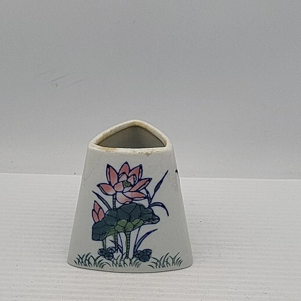 Vintage Frog Triangle Shaped Vase‎